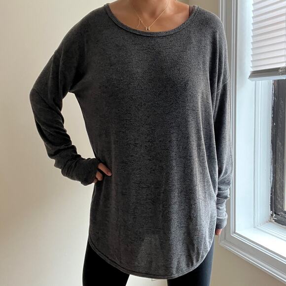 ATHLETA Women's Long Sleeve Gray Top with Thumb Holes Size L - Picture 7 of 13